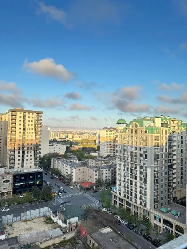 Satılır 3 otaqlı mənzil 168 m²