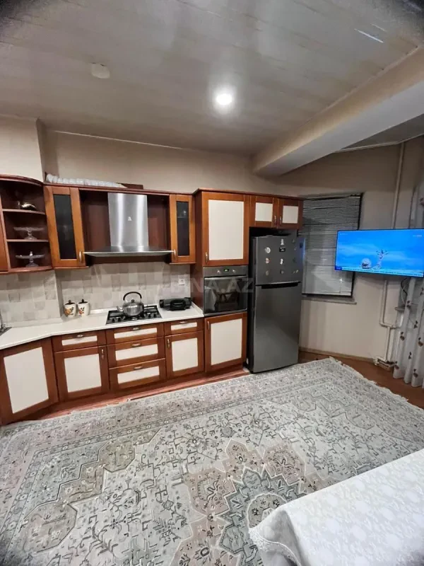 Satılır 4 otaqlı mənzil 191 m²
