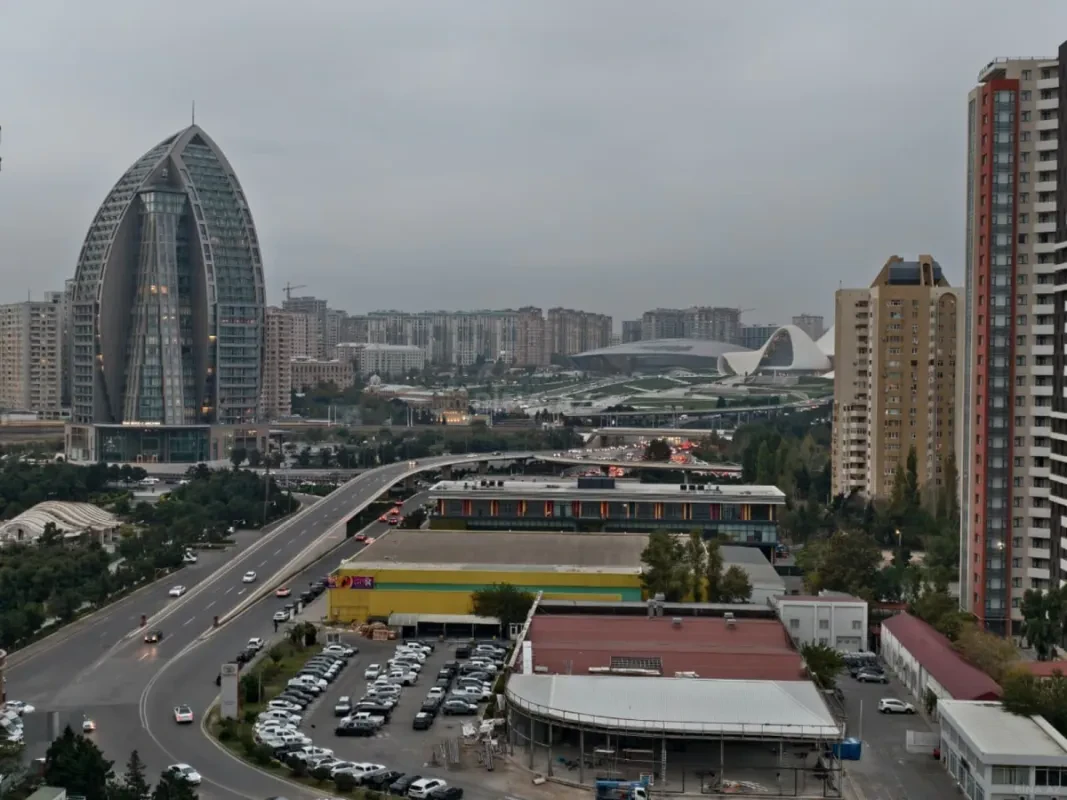 Satılır 3 otaqlı mənzil 157 m²