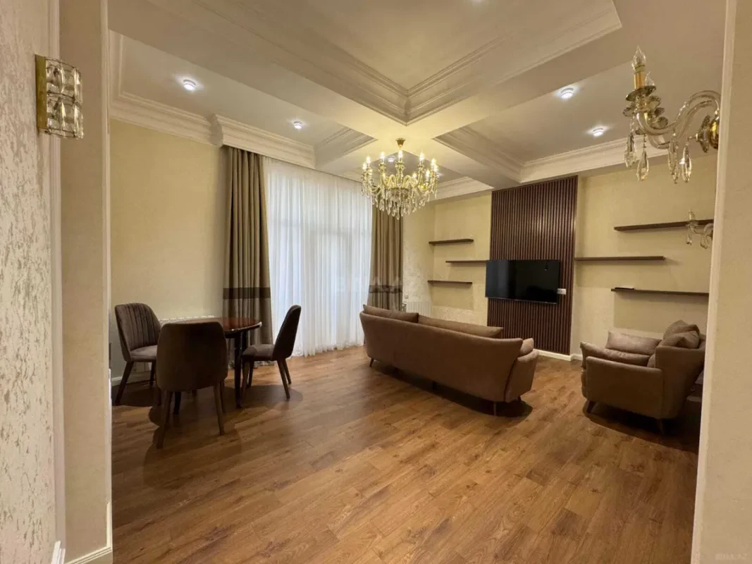 Kirayə verilir 2 otaqlı mənzil 85 m²