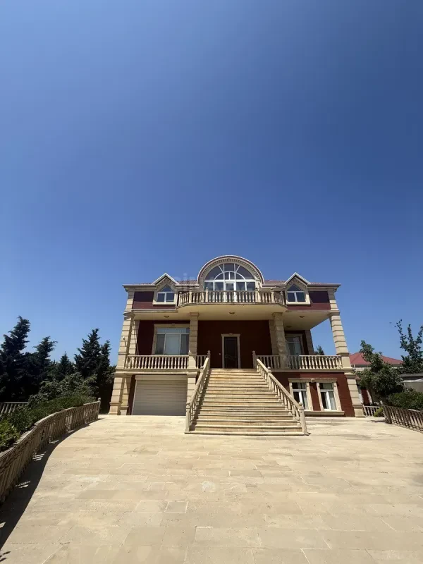 Satılır 8 otaqlı həyət evi 300 m²