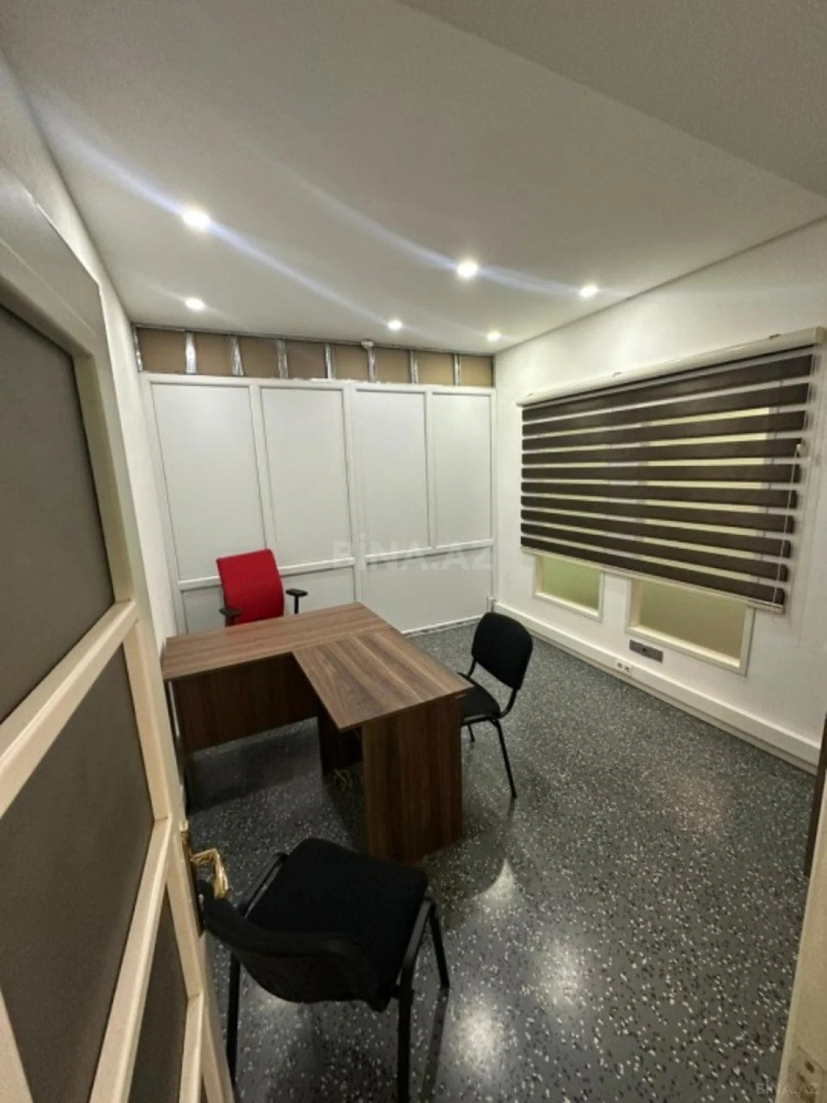 Kirayə verilir 1 otaqlı ofis 15 m²