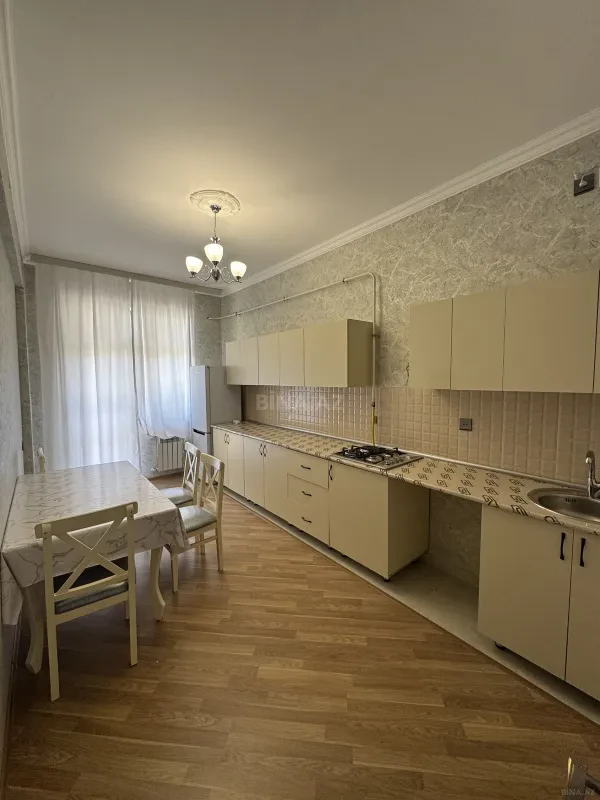 Kirayə verilir 2 otaqlı mənzil 85 m²