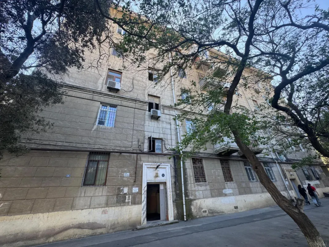 Satılır 5 otaqlı mənzil 135 m²