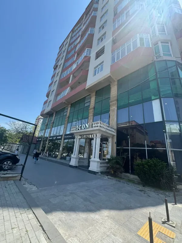 Kirayə verilir 4 otaqlı mənzil 230 m²