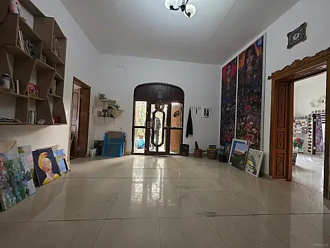 Satılır obyekt 180 m² — Bakı, İnşaatçılar 180.00 m²