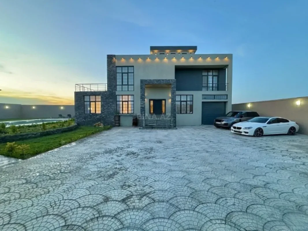 Satılır 7 otaqlı həyət evi 607 m²