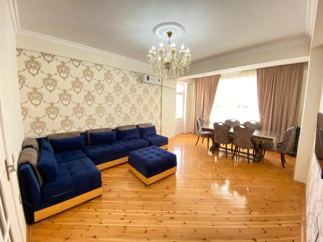 Kirayə verilir 3 otaqlı mənzil 109 m²