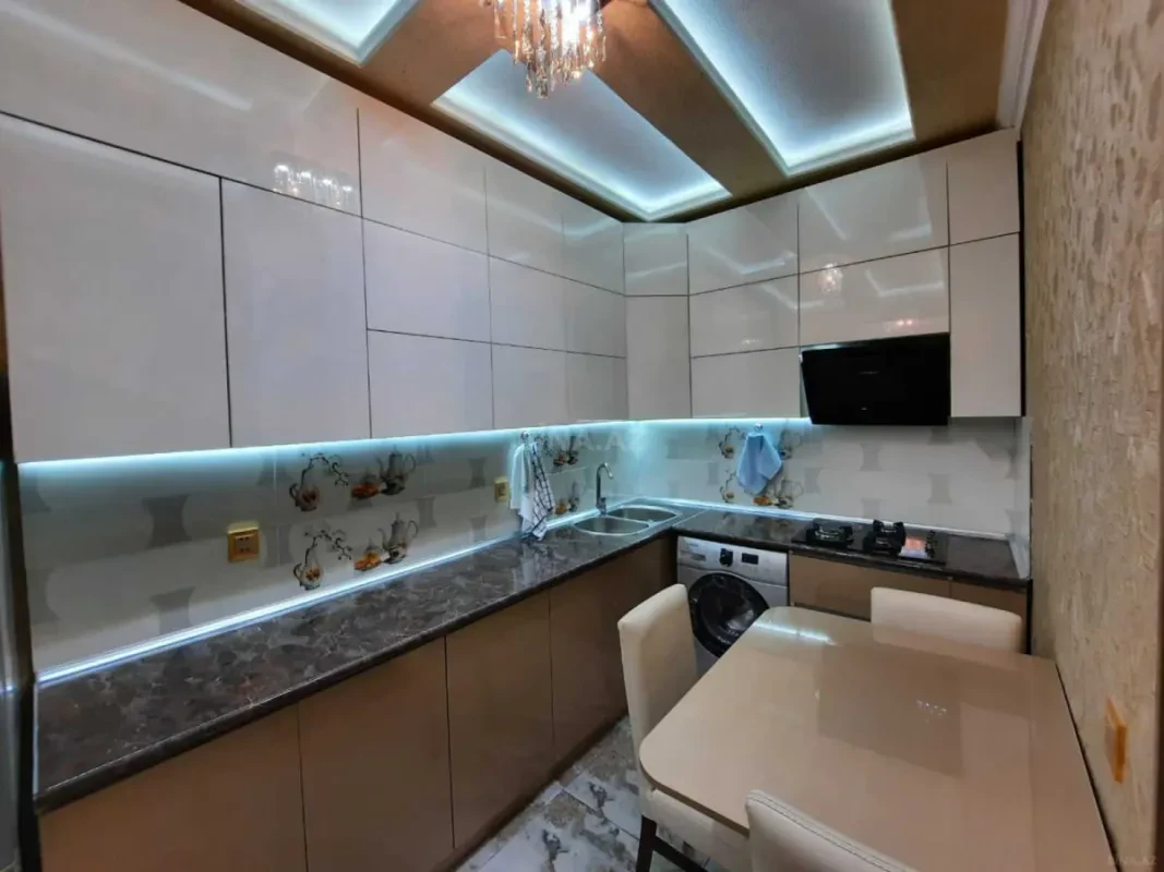 Kirayə verilir 2 otaqlı mənzil 71 m²