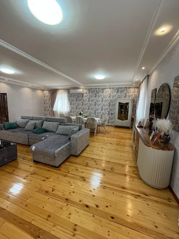 Satılır 4 otaqlı həyət evi 180 m²