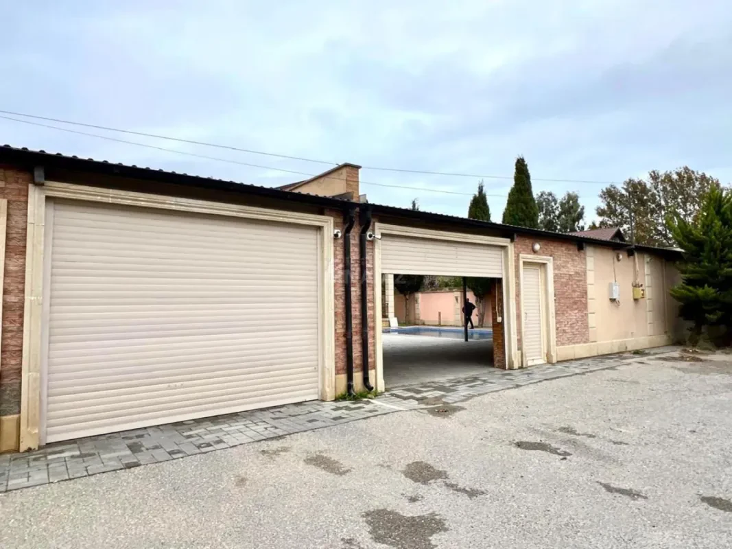 Satılır 5 otaqlı həyət evi 220 m²