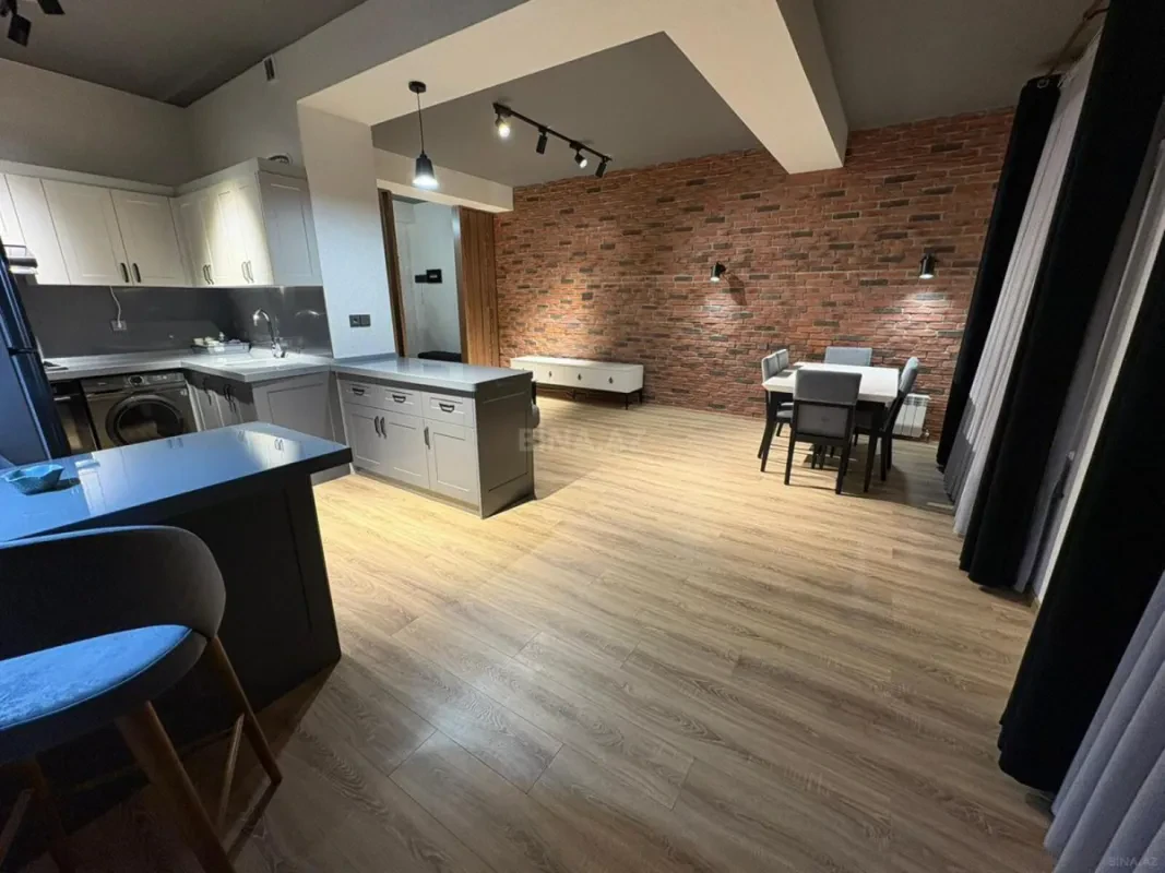 Kirayə verilir 2 otaqlı mənzil 130 m²