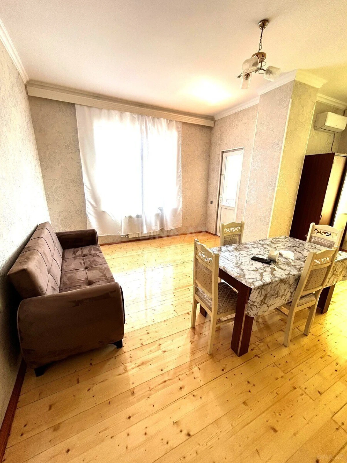 Kirayə verilir 2 otaqlı mənzil 90 m²