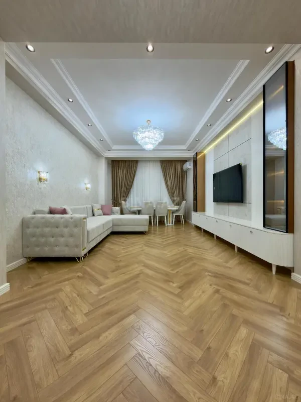 Satılır 4 otaqlı mənzil 182 m²
