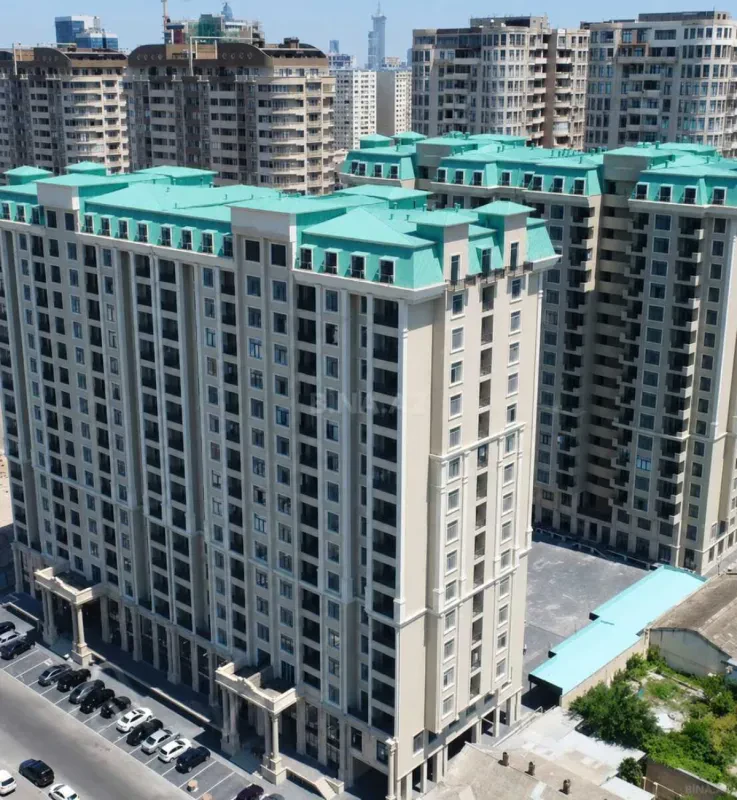 Satılır 4 otaqlı mənzil 180 m²