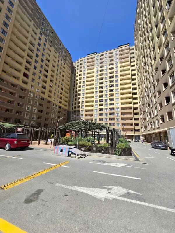 Satılır 3 otaqlı mənzil 135 m²