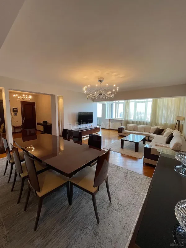Kirayə verilir 4 otaqlı mənzil 190 m²