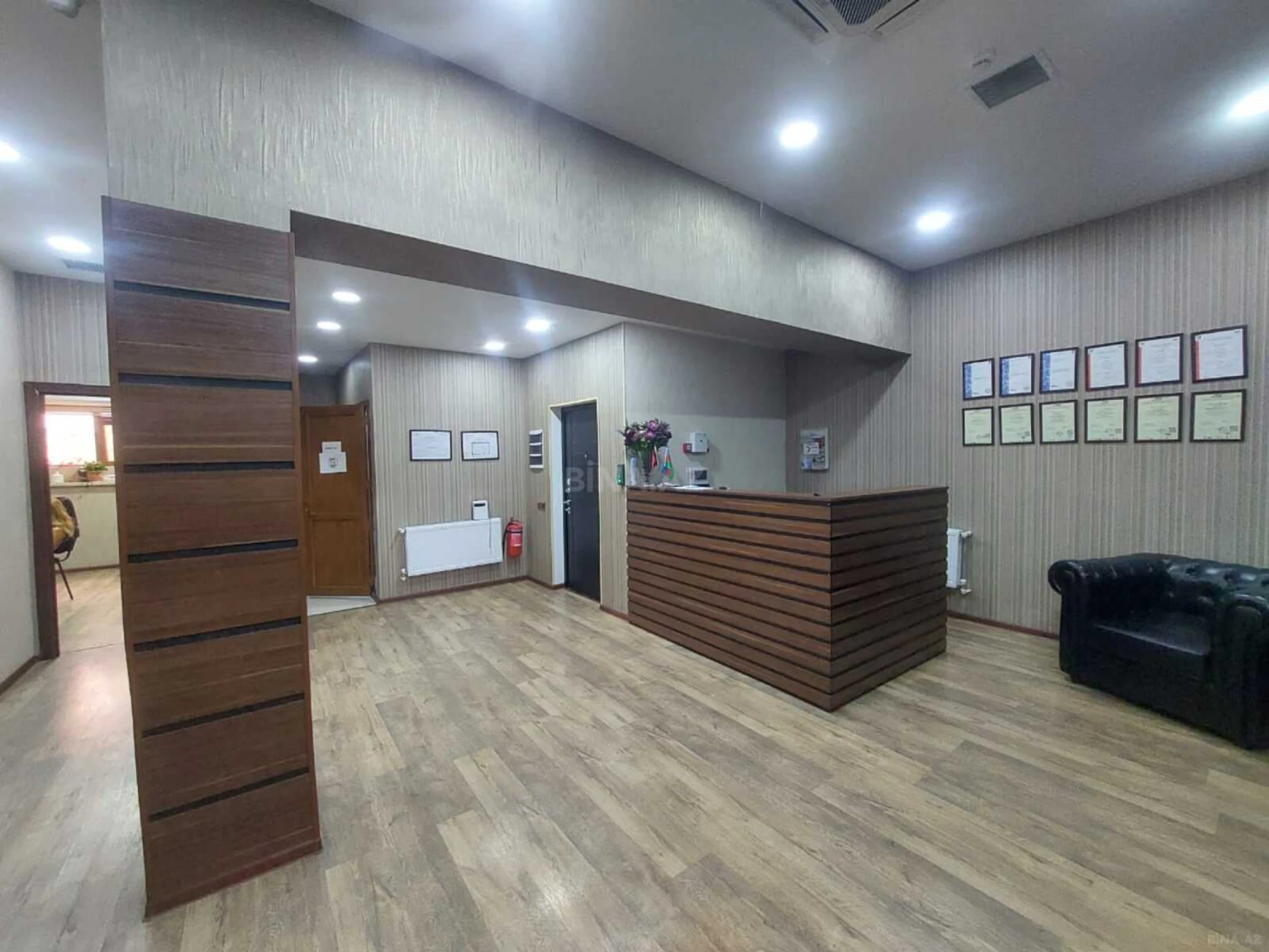 Kirayə verilir 6 otaqlı ofis 250 m²