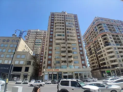 Satılır 4 otaqlı mənzil 202 m² — Bakı 4 otaq 202.00 m²