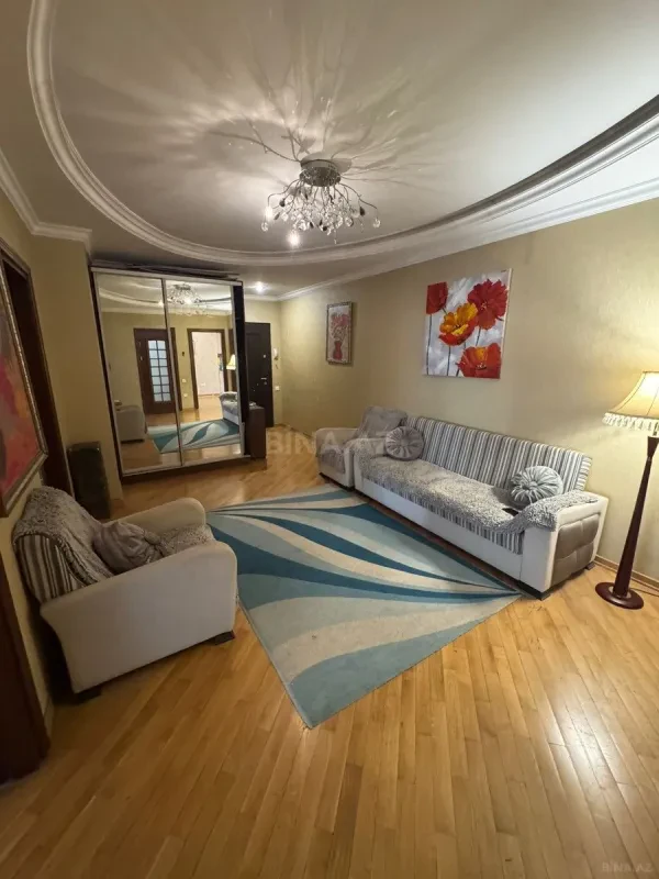 Satılır 3 otaqlı mənzil 122.7 m²