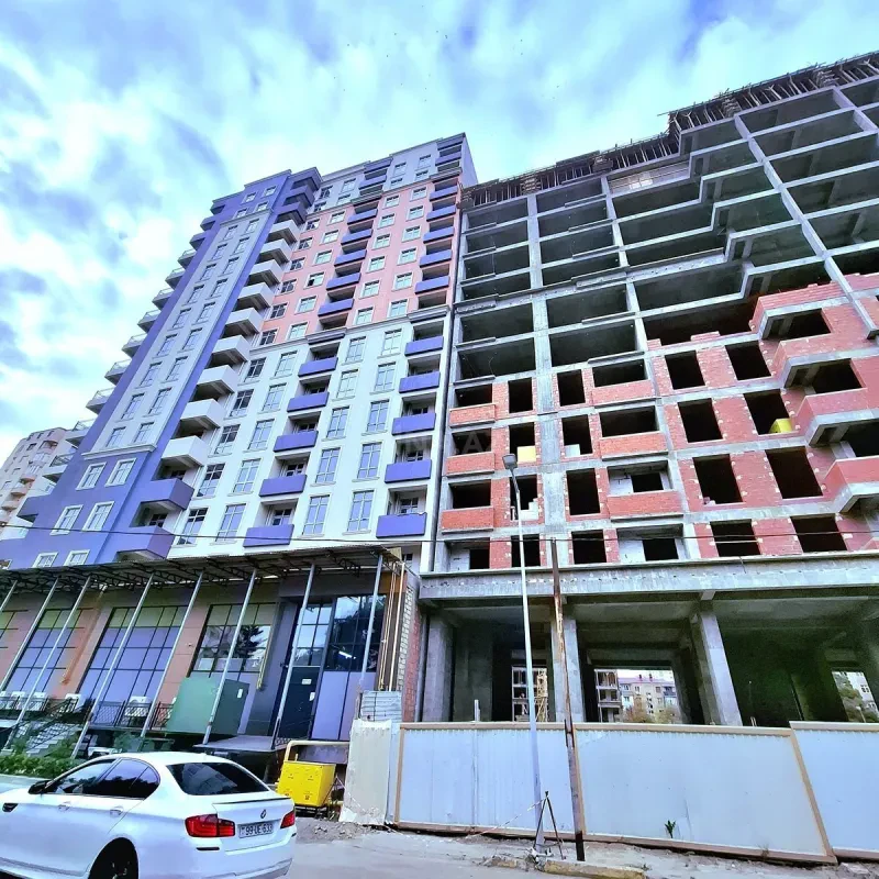 Satılır 4 otaqlı mənzil 126 m²