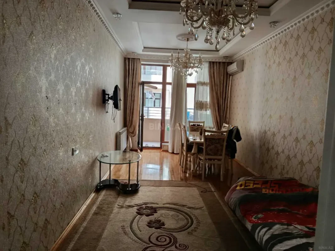 Kirayə verilir 2 otaqlı mənzil 107 m²