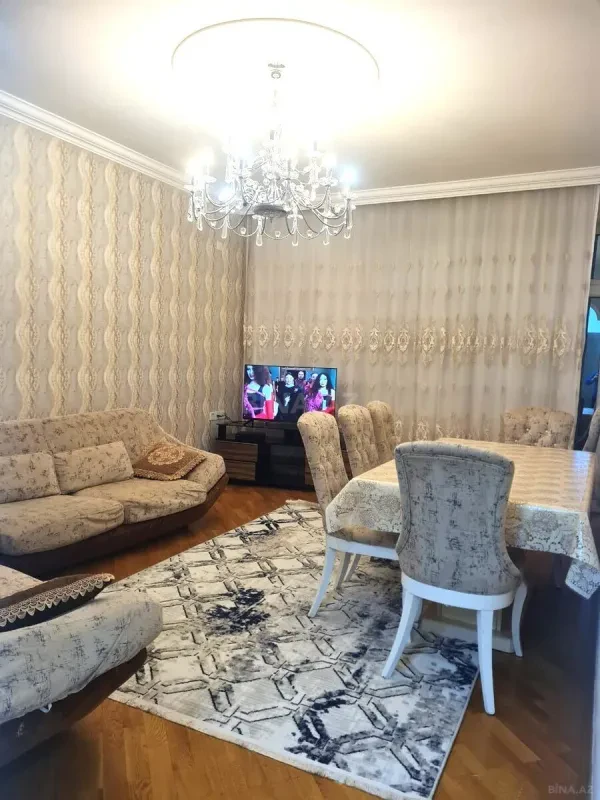 Kirayə verilir 2 otaqlı mənzil 82 m²