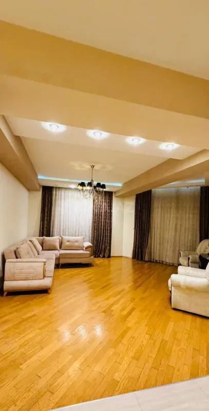 Kirayə verilir 2 otaqlı mənzil 95 m²