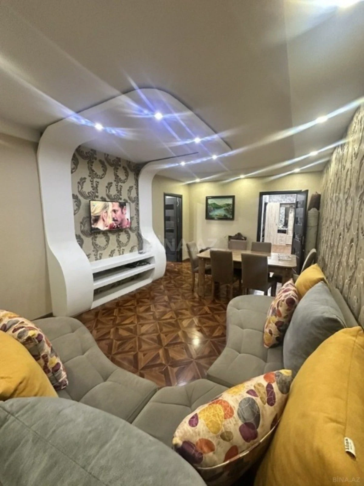 Satılır 2 otaqlı mənzil 72 m²