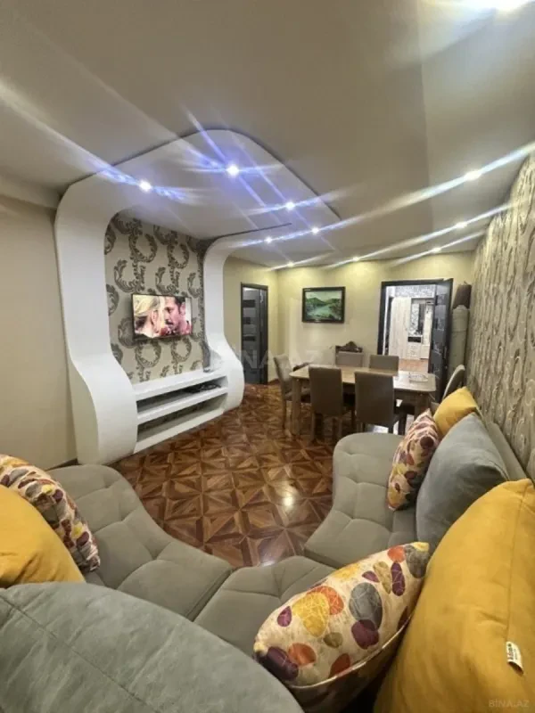 Satılır 2 otaqlı mənzil 72 m²