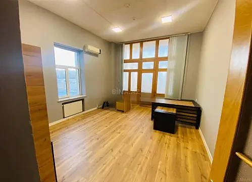 Kirayə verilir 4 otaqlı ofis 135 m² — Bakı 4 otaq 135.00 m²
