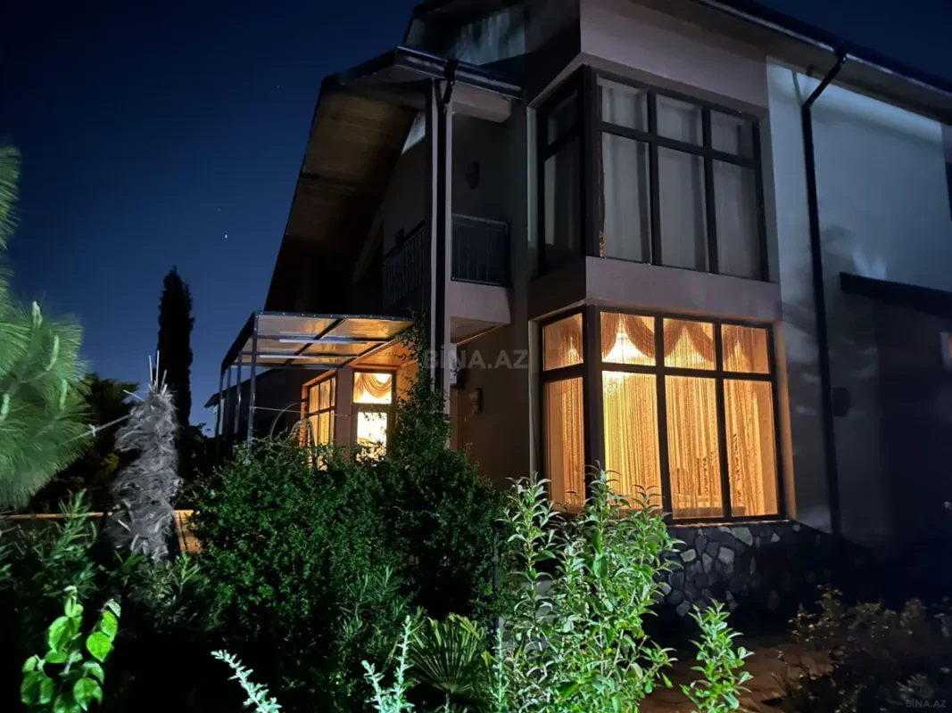 Satılır 7 otaqlı həyət evi 250 m²