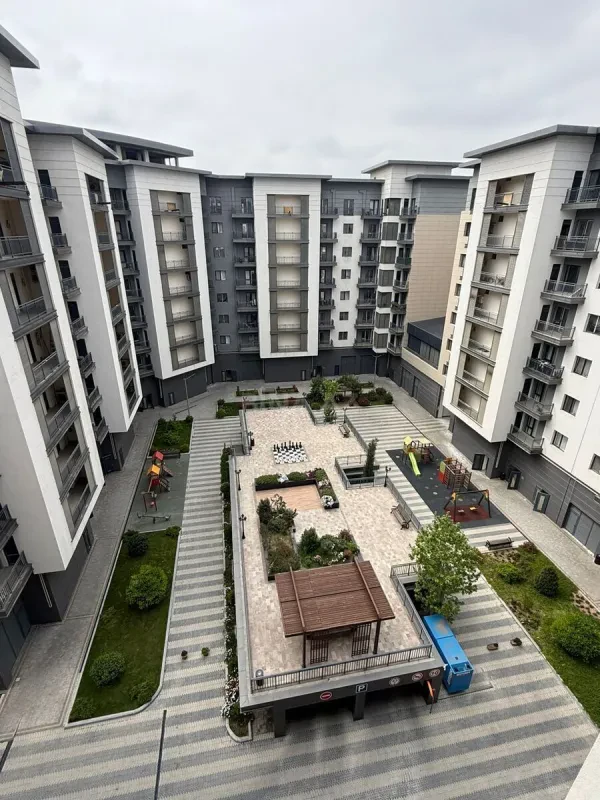 Satılır 3 otaqlı mənzil 122 m²