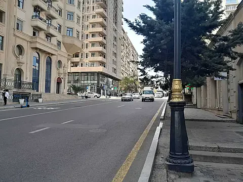 Kirayə verilir obyekt 320 m² — Bakı 320.00 m²