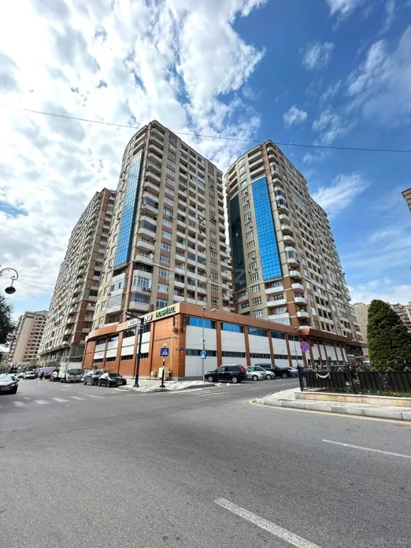 Kirayə verilir 4 otaqlı mənzil 130 m²
