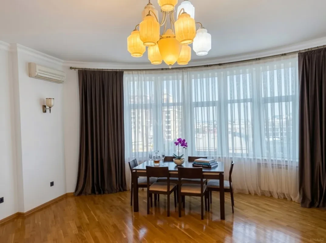 Kirayə verilir 2 otaqlı mənzil 125 m²