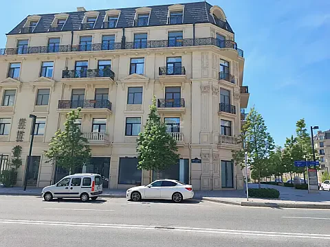 Satılır 3 otaqlı mənzil 129 m² — Bakı 3 otaq 129.00 m²