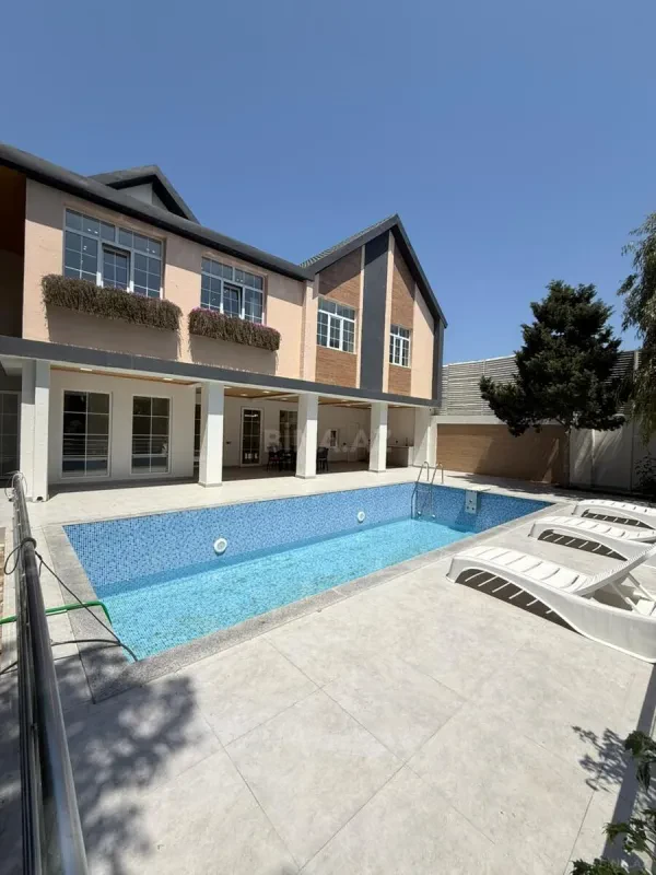 Satılır 5 otaqlı həyət evi 270 m²