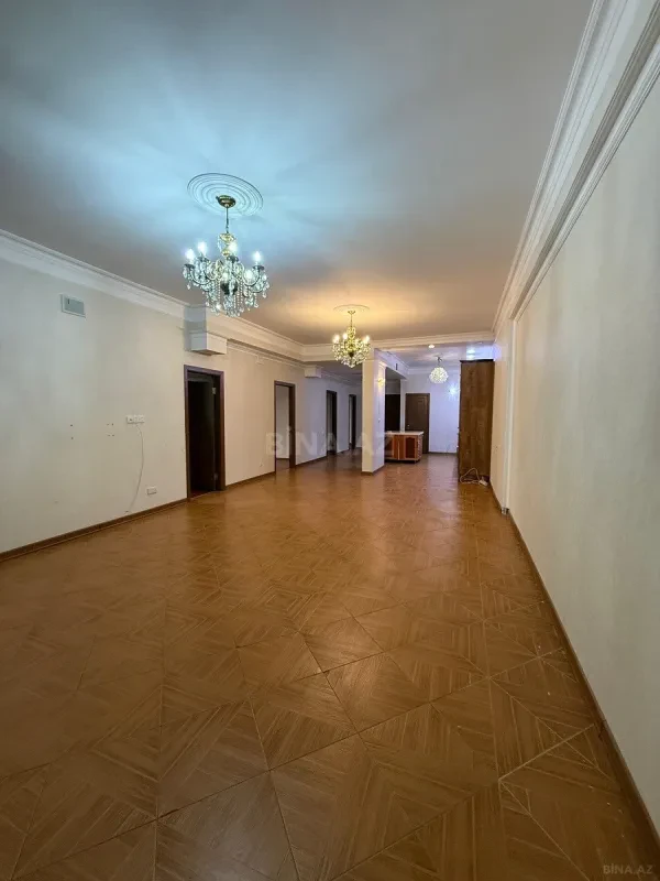Kirayə verilir 5 otaqlı mənzil 175 m²