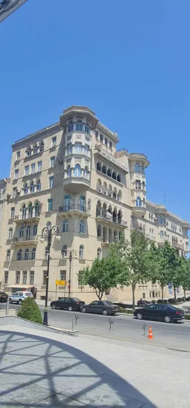 Satılır 4 otaqlı mənzil 110 m²