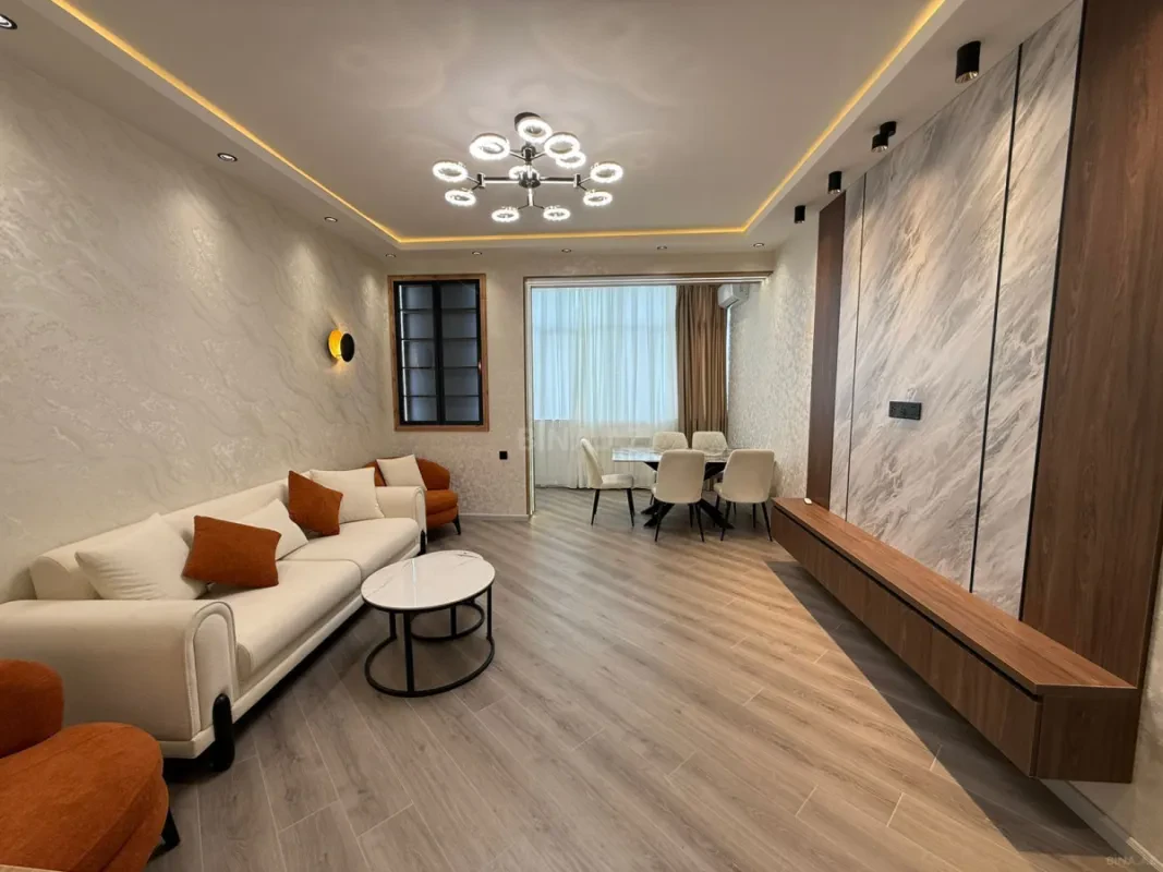 Satılır 2 otaqlı mənzil 83 m²