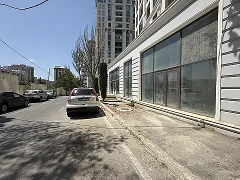 Kirayə verilir obyekt 715 m² — Bakı 715.00 m²