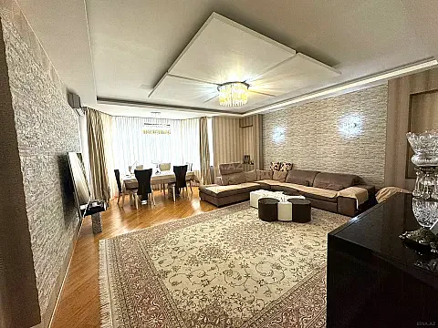 Satılır 4 otaqlı mənzil 190 m² — Bakı 4 otaq 190.00 m²