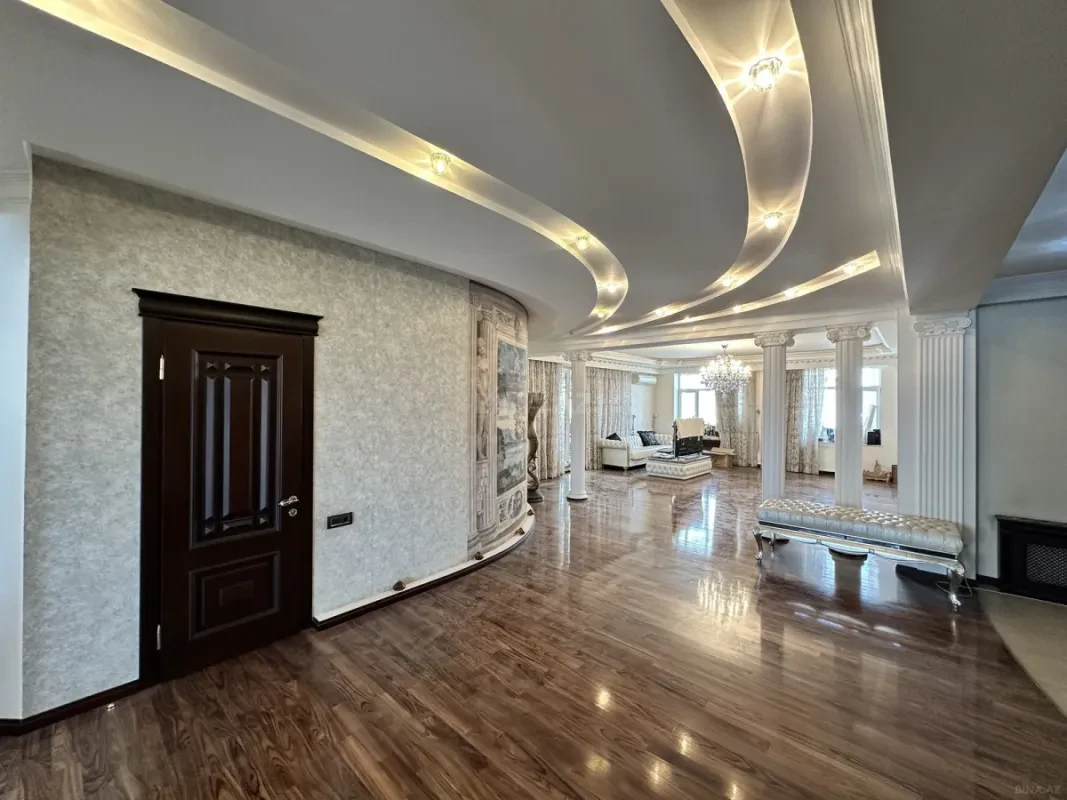Satılır 5 otaqlı mənzil 450 m²