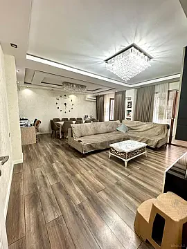 Satılır 5 otaqlı mənzil 130 m² — Bakı, İnşaatçılar 5 otaq 130.00 m²
