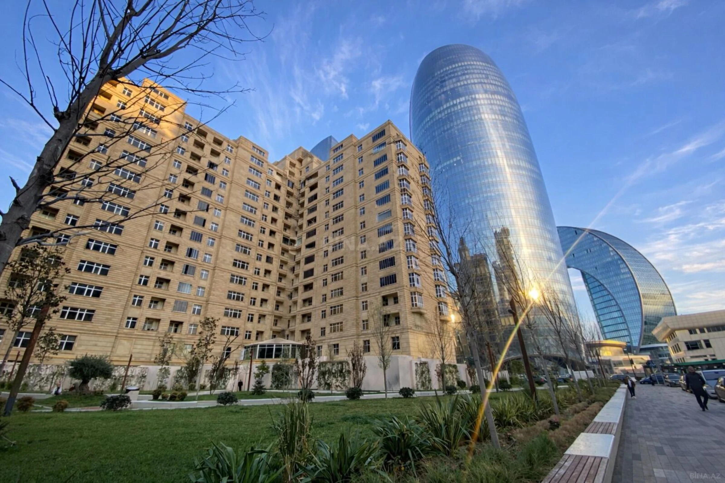 Satılır 3 otaqlı mənzil 128 m²
