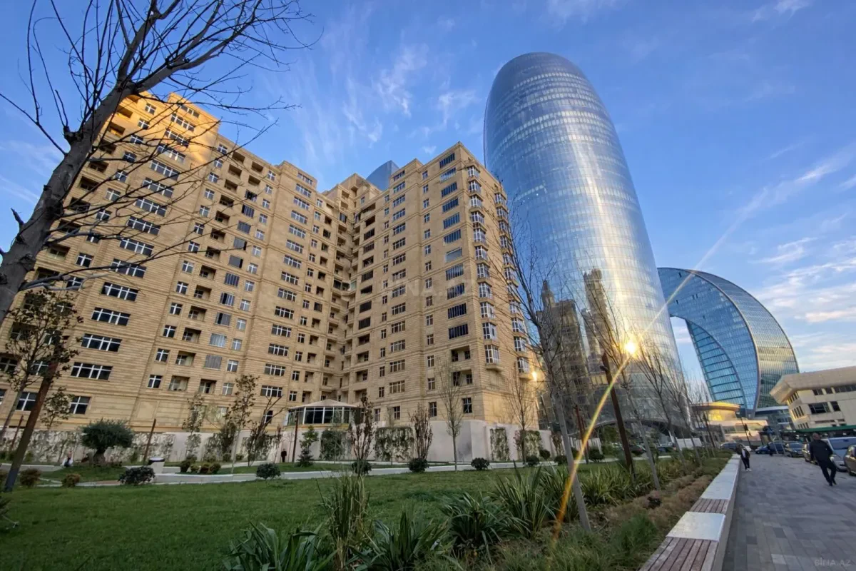 Satılır 3 otaqlı mənzil 128 m²