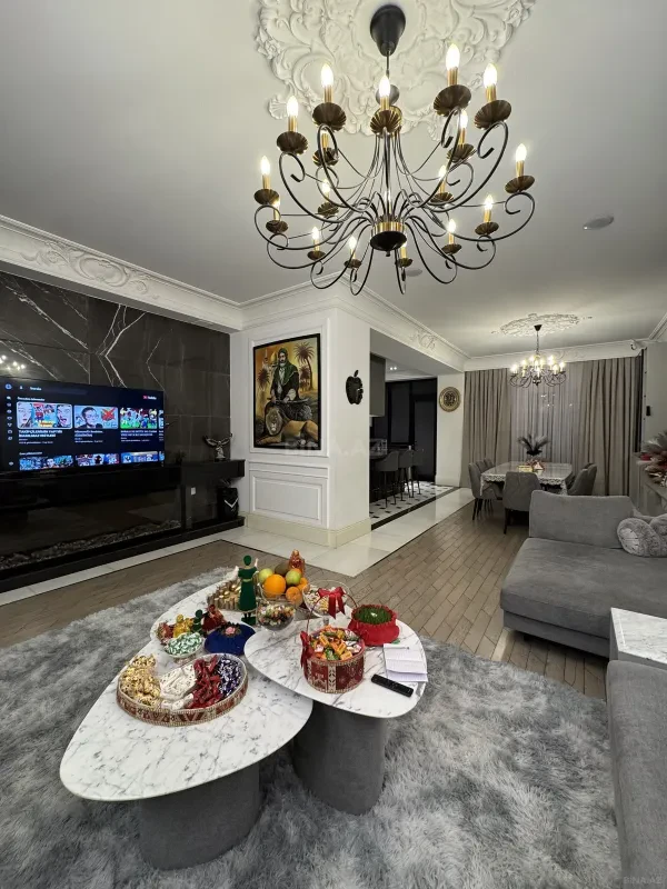 Satılır 4 otaqlı mənzil 237 m²