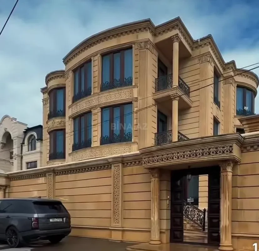 Satılır 8 otaqlı həyət evi 800 m²