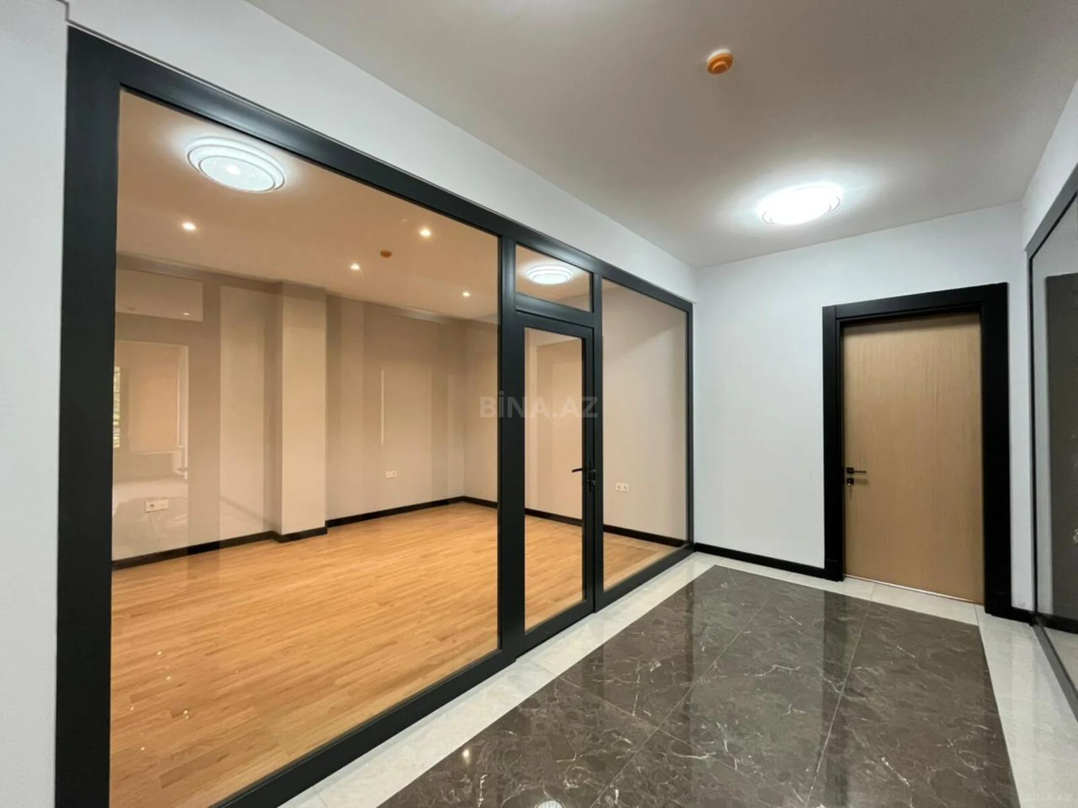 Kirayə verilir 4 otaqlı ofis 110 m²